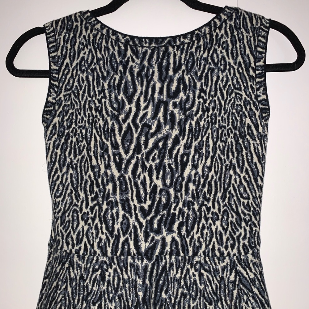 BCBG two tone starchy top